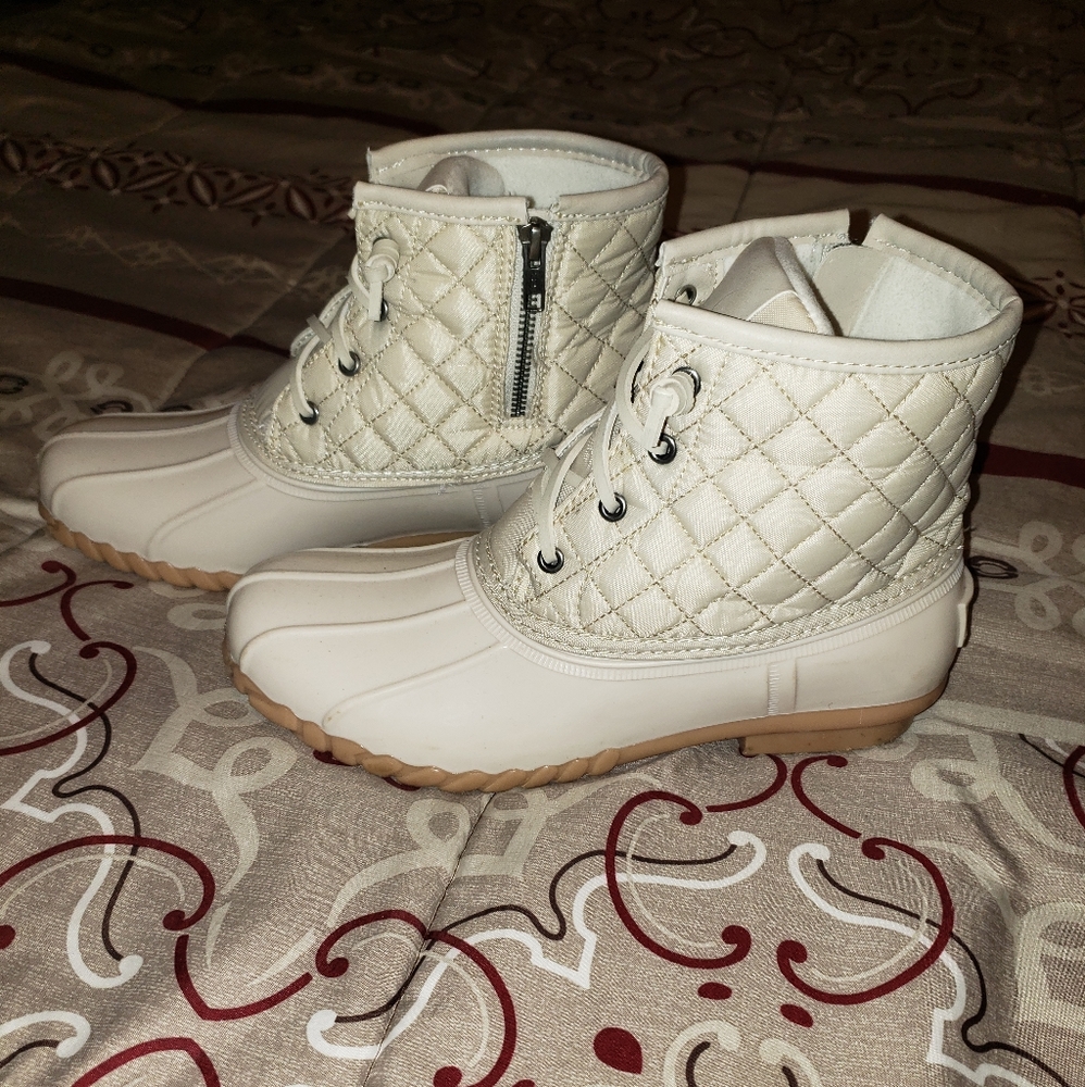 Duck boots